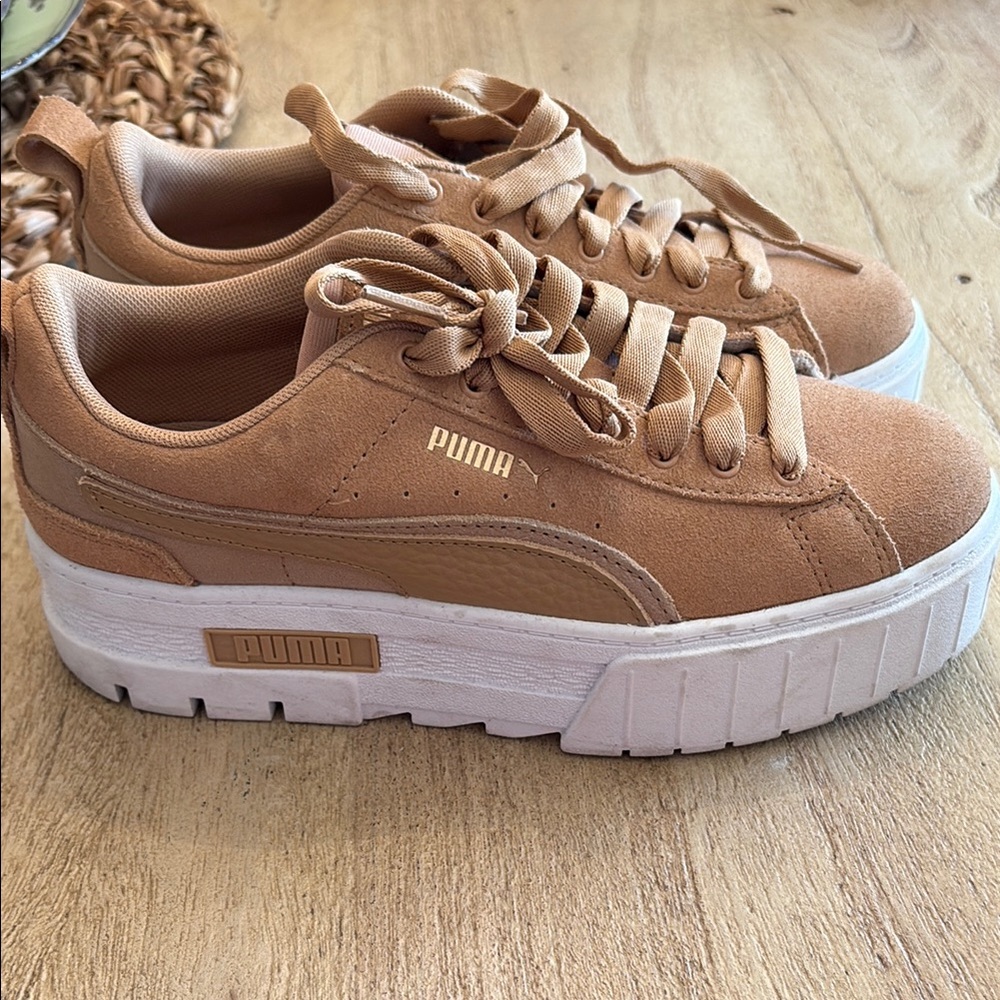 PUMA Women's Tan Sneakers